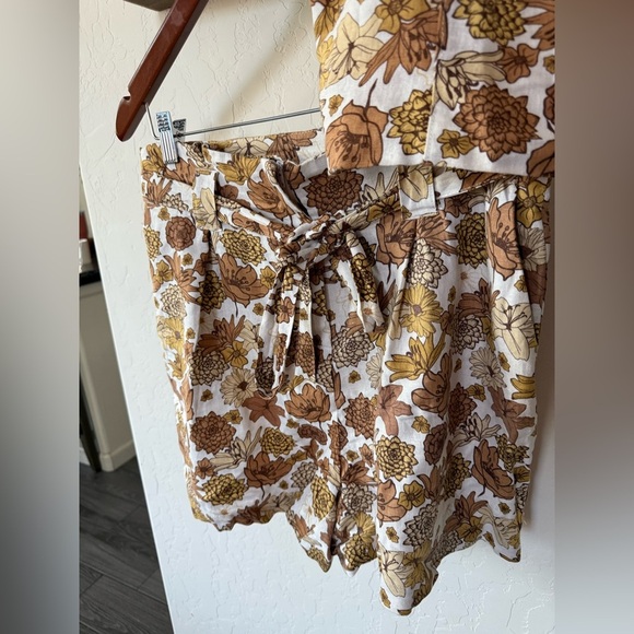 C&C California|Brown Floral linen matching set in Spaghetti Strap Top & Shorts• - Picture 4 of 14